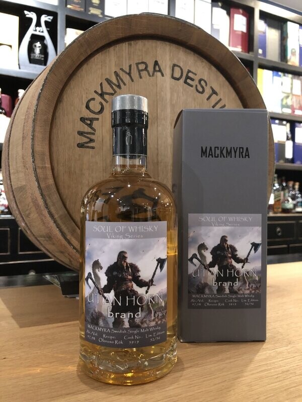 Utan Hörn Brand -Soul of Whisky/Mackmyra Viking Series Nr. 3, 5 Jahre - Oloroso Rök Cask mit 0,5L und 47,5% nur 56 Flaschen Utan Hörn Brand -Soul of Whisky/Mackmyra Viking Series Nr. 3, 5 Jahre - Oloroso Rök Cask mit 0,5L und 47,5% nur 56 Flaschen