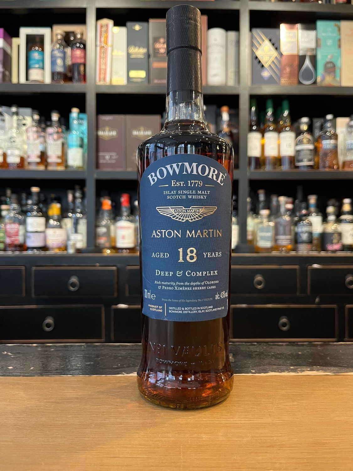 Bowmore 18 Jahre Aston Martin Edition No.3 mit 0,7L und 43%