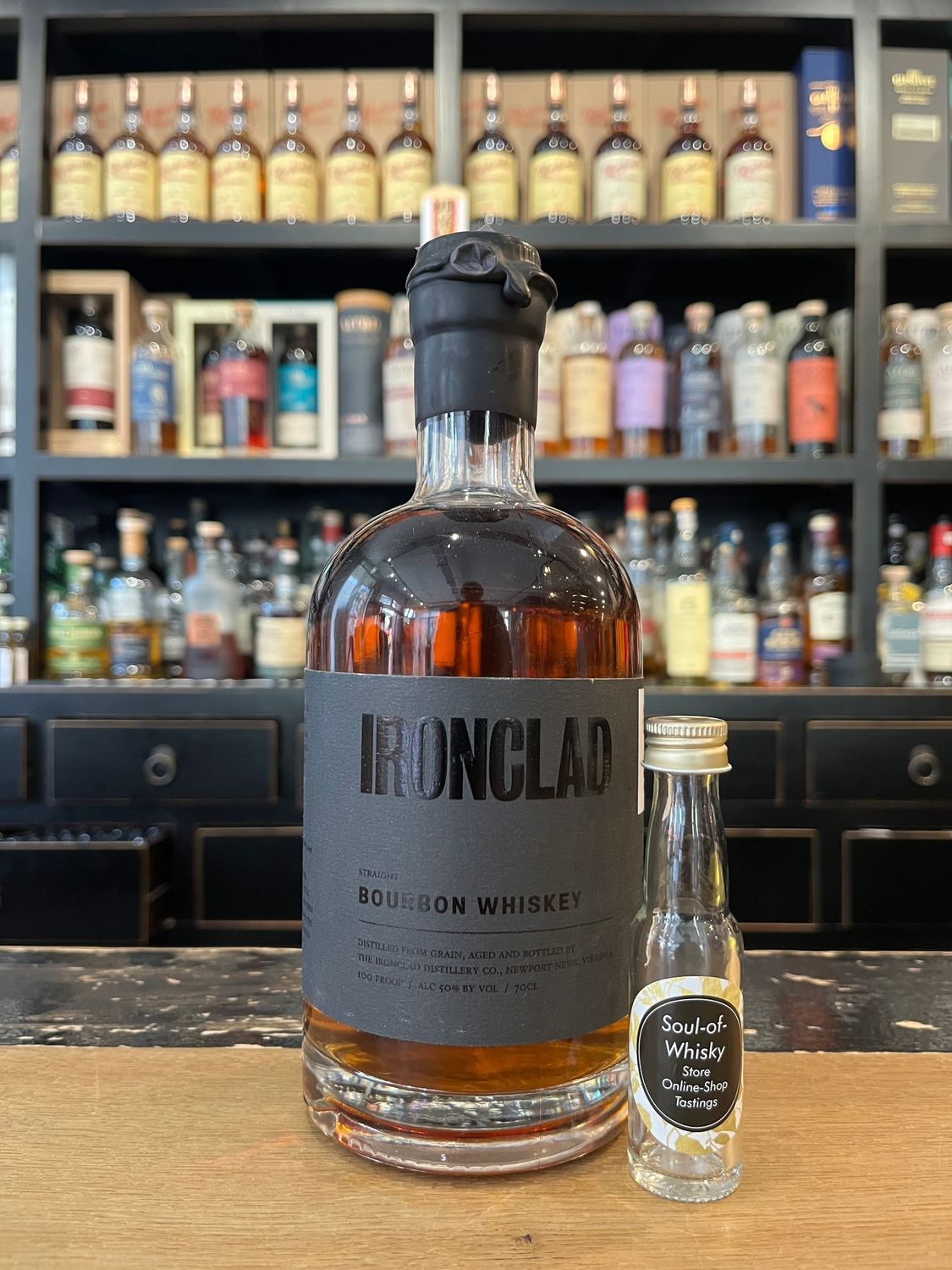 Ironclad Bourbon Whiskey mit 2cl und 50% Ironclad Bourbon Whiskey mit 2cl und 50%