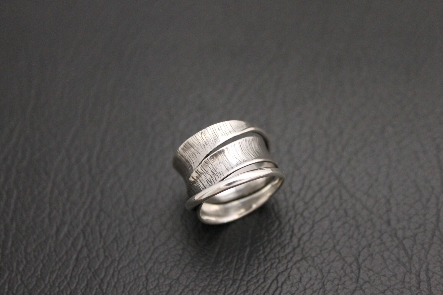 Ring - Oxidised Band