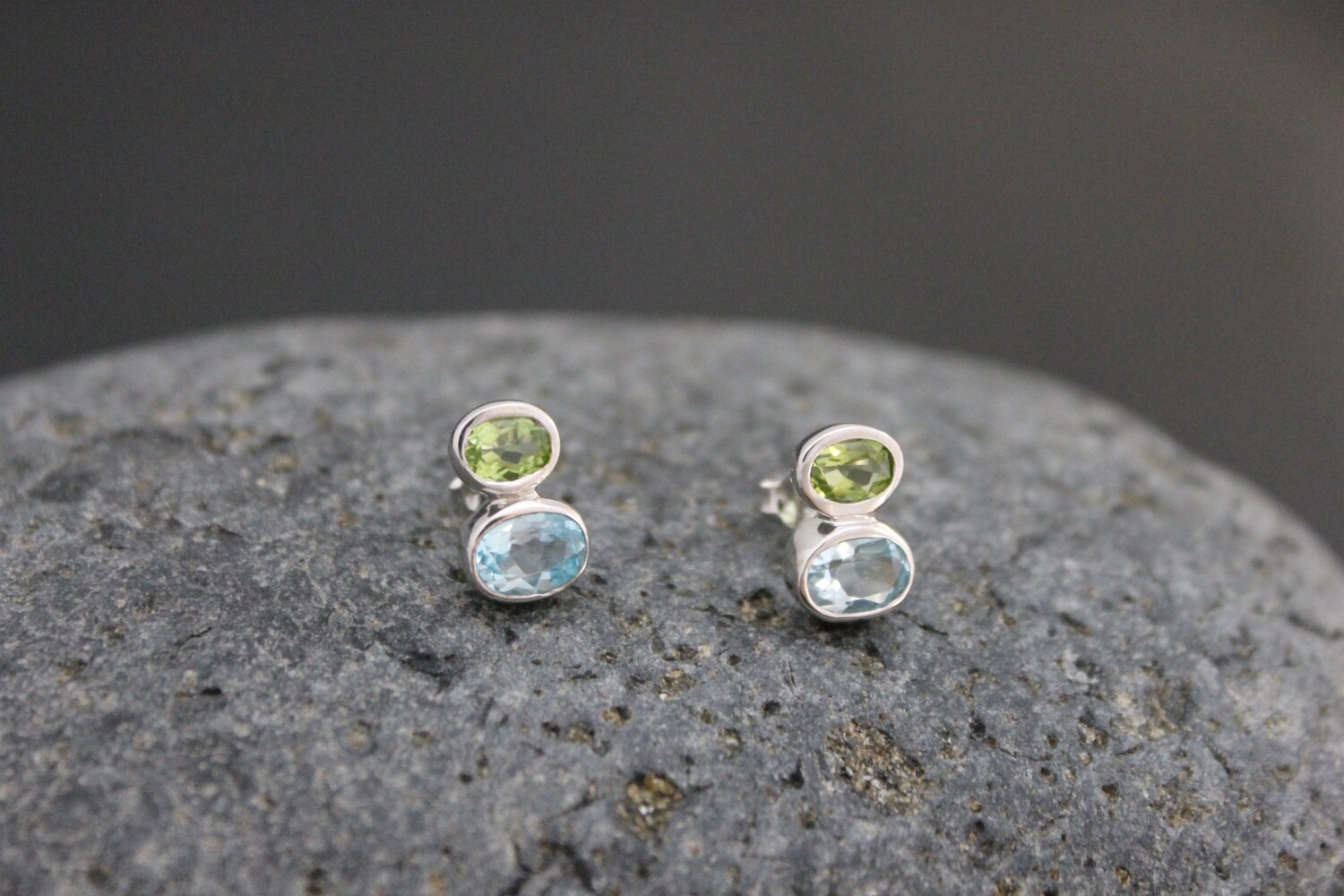 Stud earrings - Peridot &amp; Blue Topaz