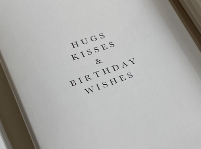 'Hugs, Kisses & Birthday Wishes' kaart