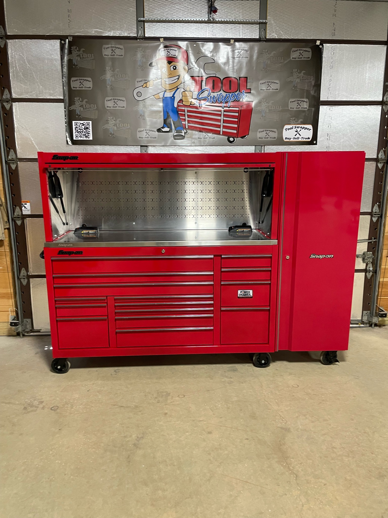 Icon locker on snap on box outlet