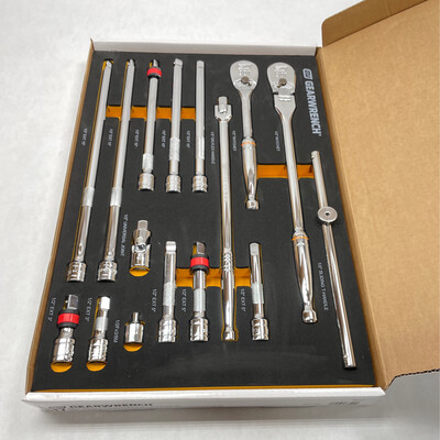 New Gearwrench 17pc 1/2” Drive 90T Ratchets & Drive Tool Accessories Set In Foam Tray, 86522