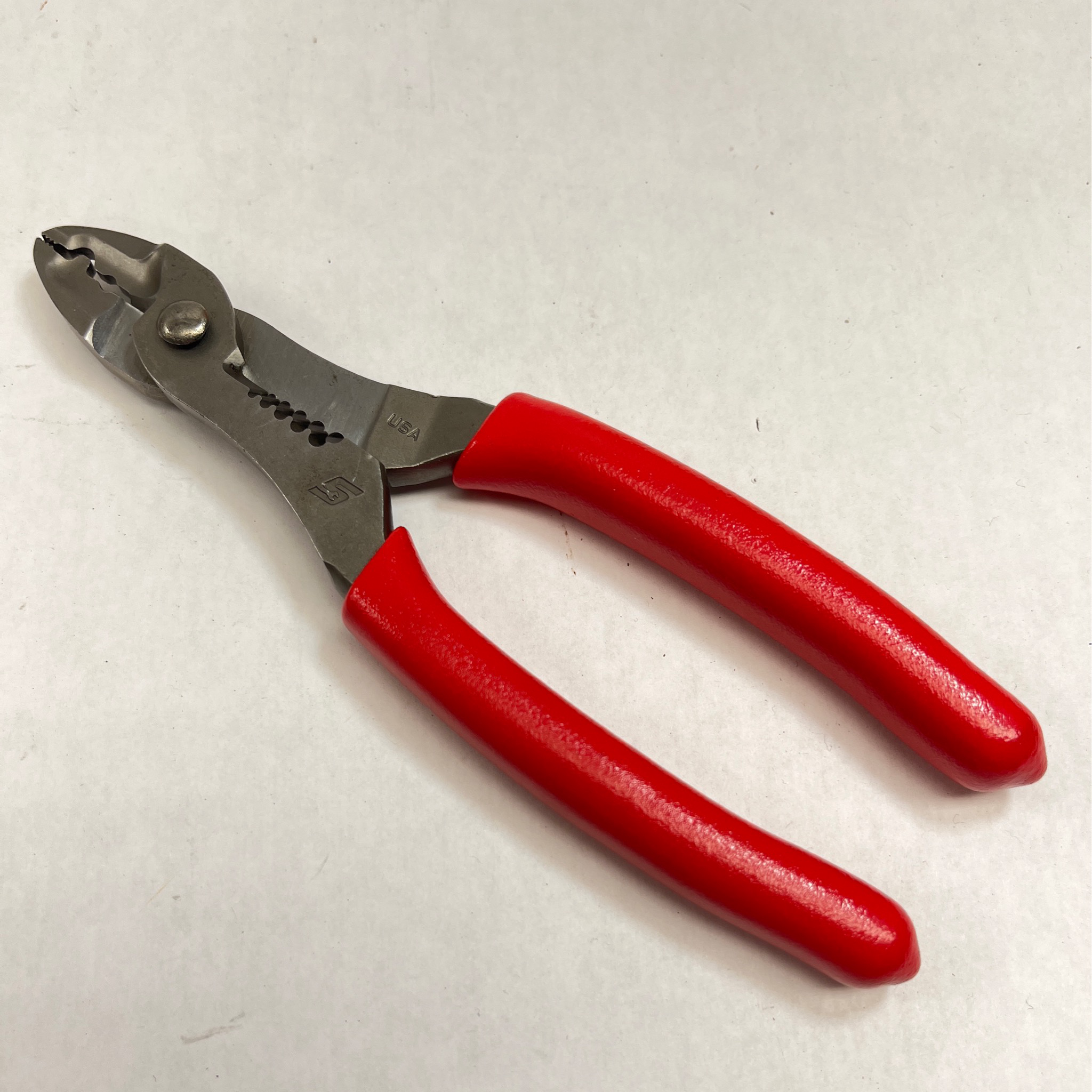Snap on outlet wire crimper