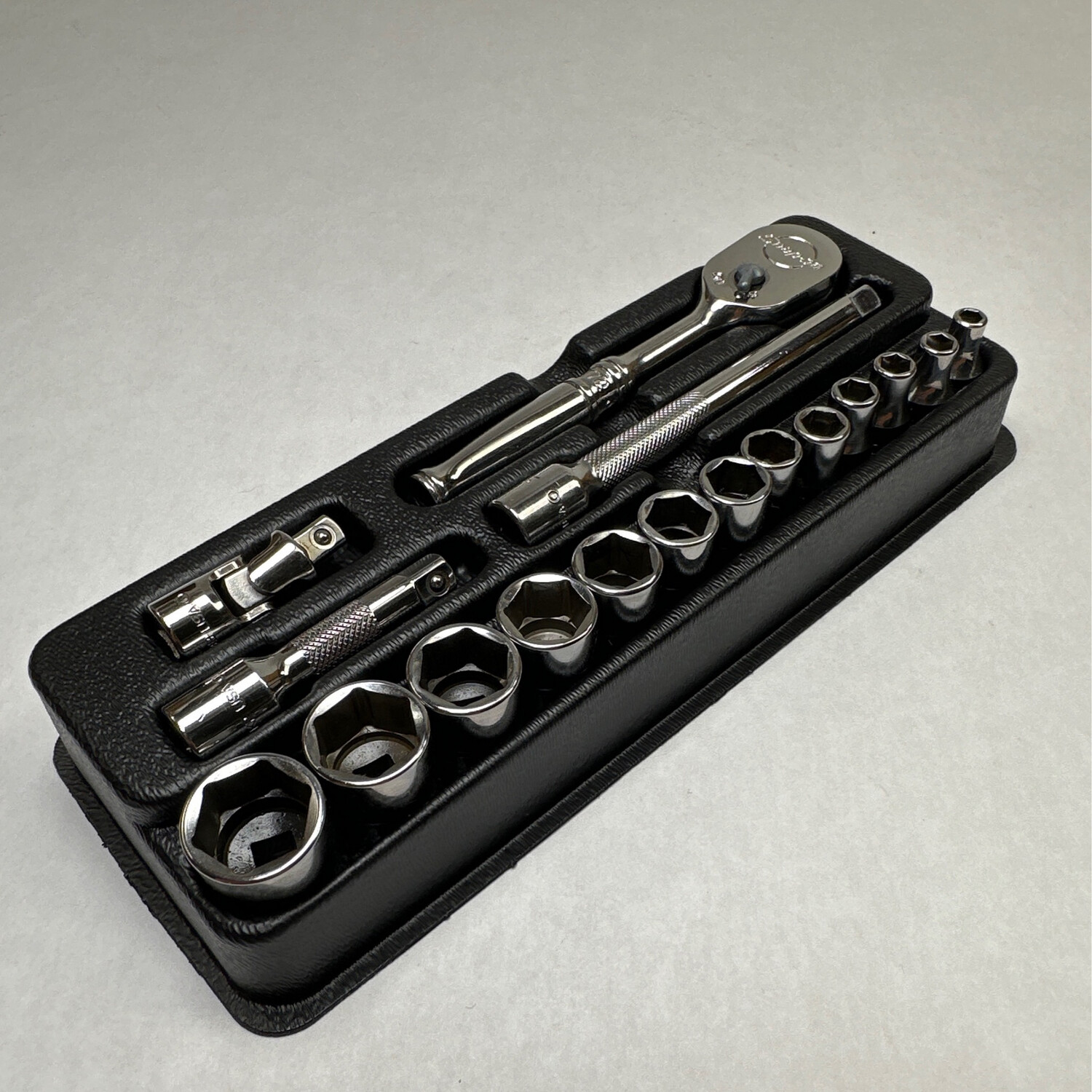 Snap On 17 pc 1/4" Drive 6Point Metric Starter Set, 117TMM Shop