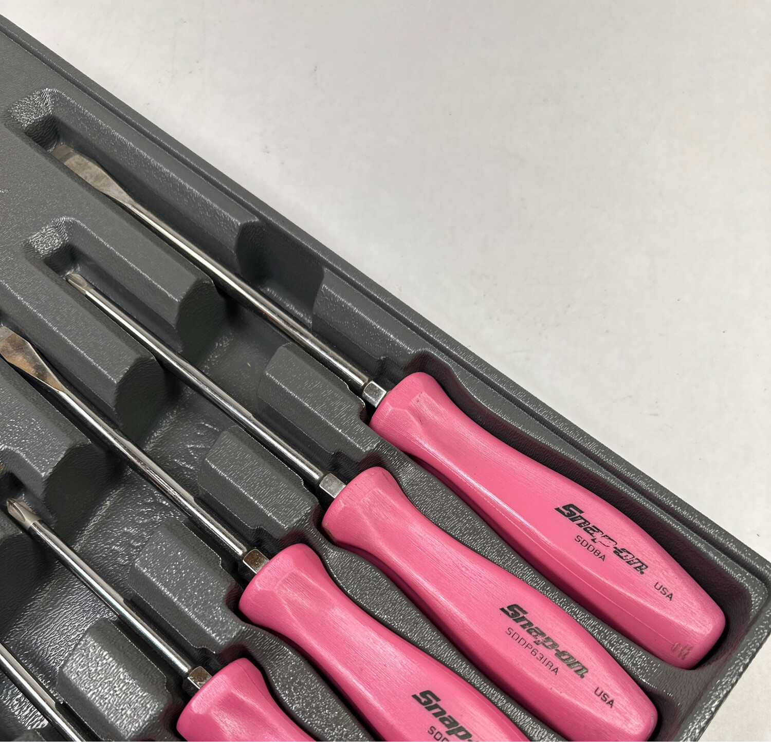 Snap On 7pc Pearl Pink Hard Handle Screwdriver Set, SDDX70APP