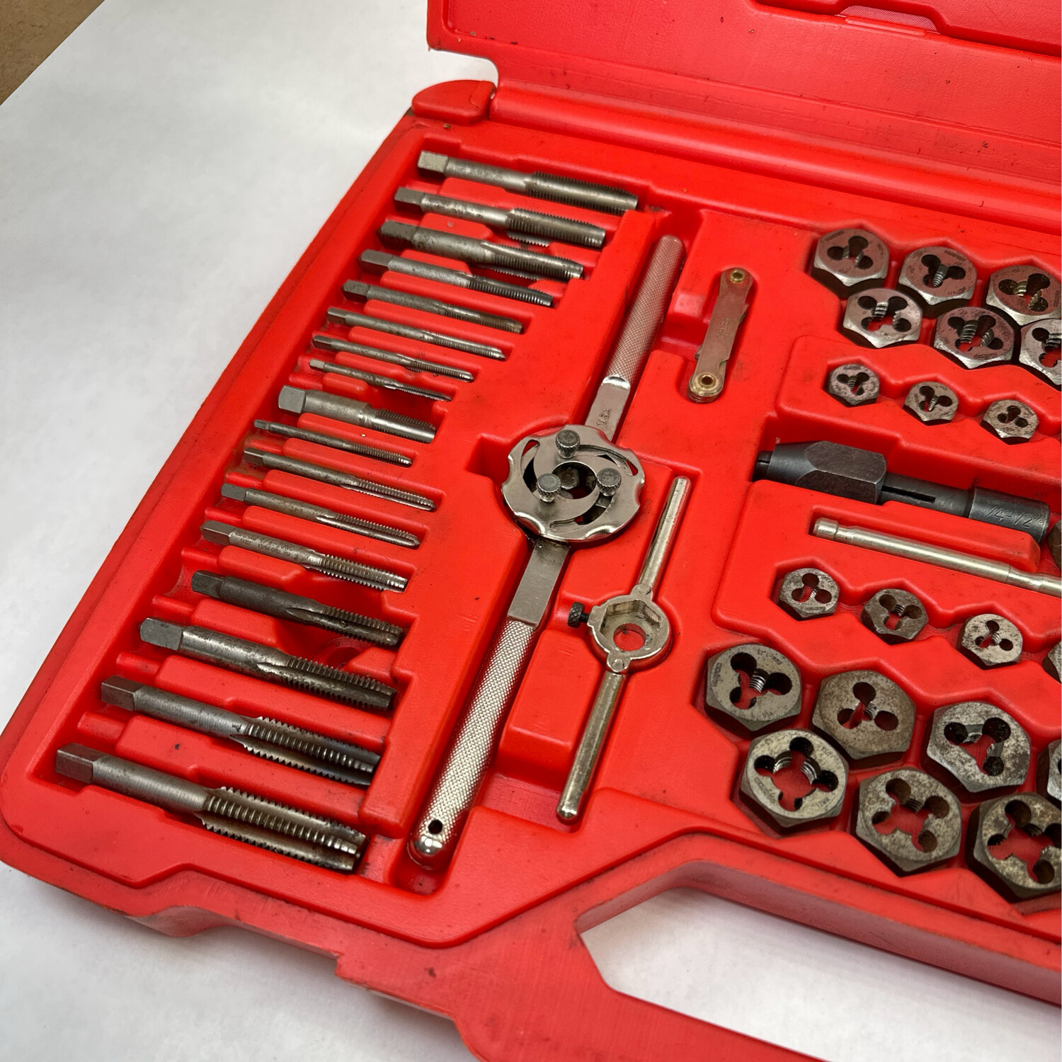 Matco 76pc SAE & Metric TAP AND DIE Threading Set, 676TD