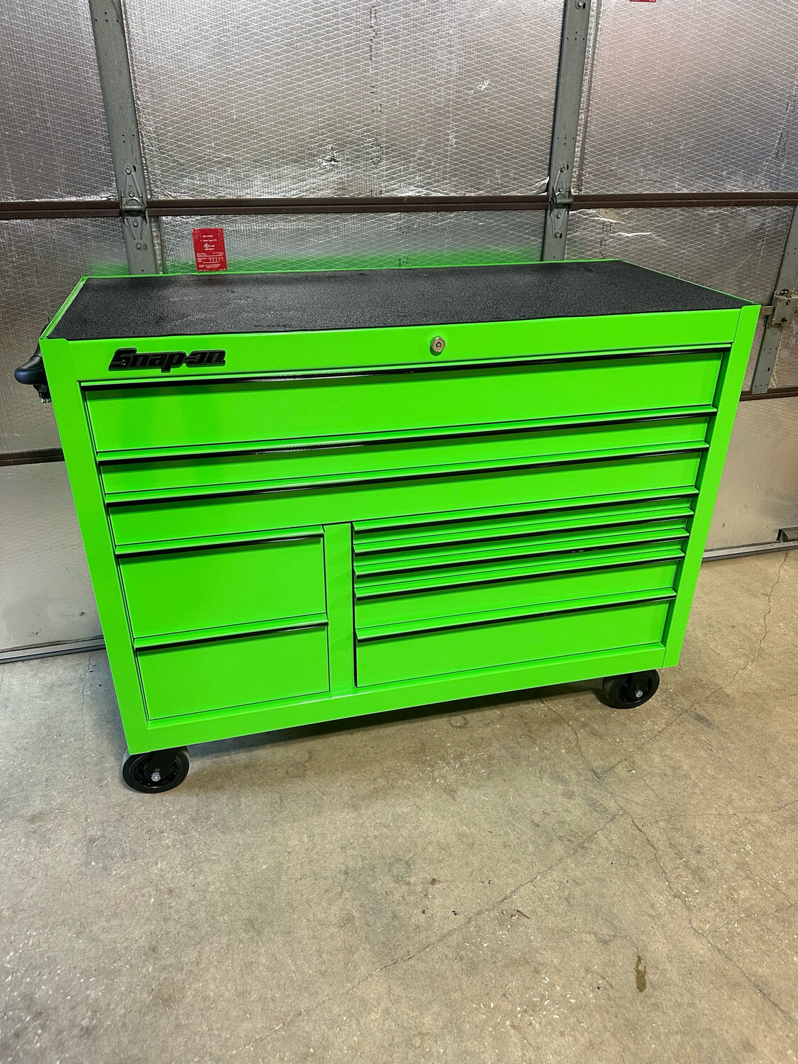 Snap on outlet lime green toolbox