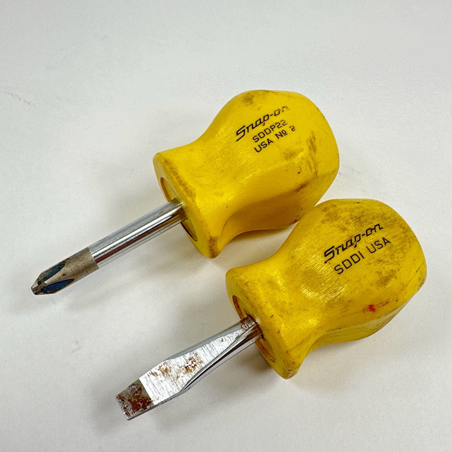 thumbnail image 2 of Snap-on Dark Titanium 2-Piece Stubby Grip Screwdriver Set – #2 Phillips & 1/4" Flat Head, Hard Handle 2 of 4