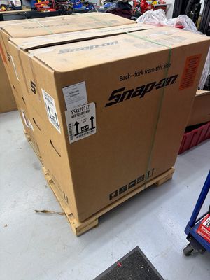 Snap On Curio Cabinet Black, Brand New On Skid, SSX20P118