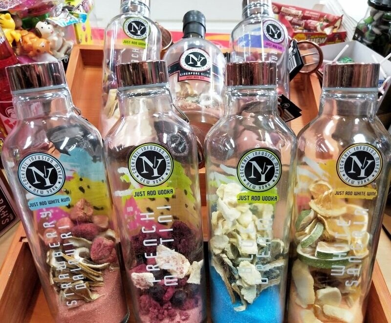 THE SEVEN WONDERS OF THE WORLD NY COCKTAIL MIXER  BOX