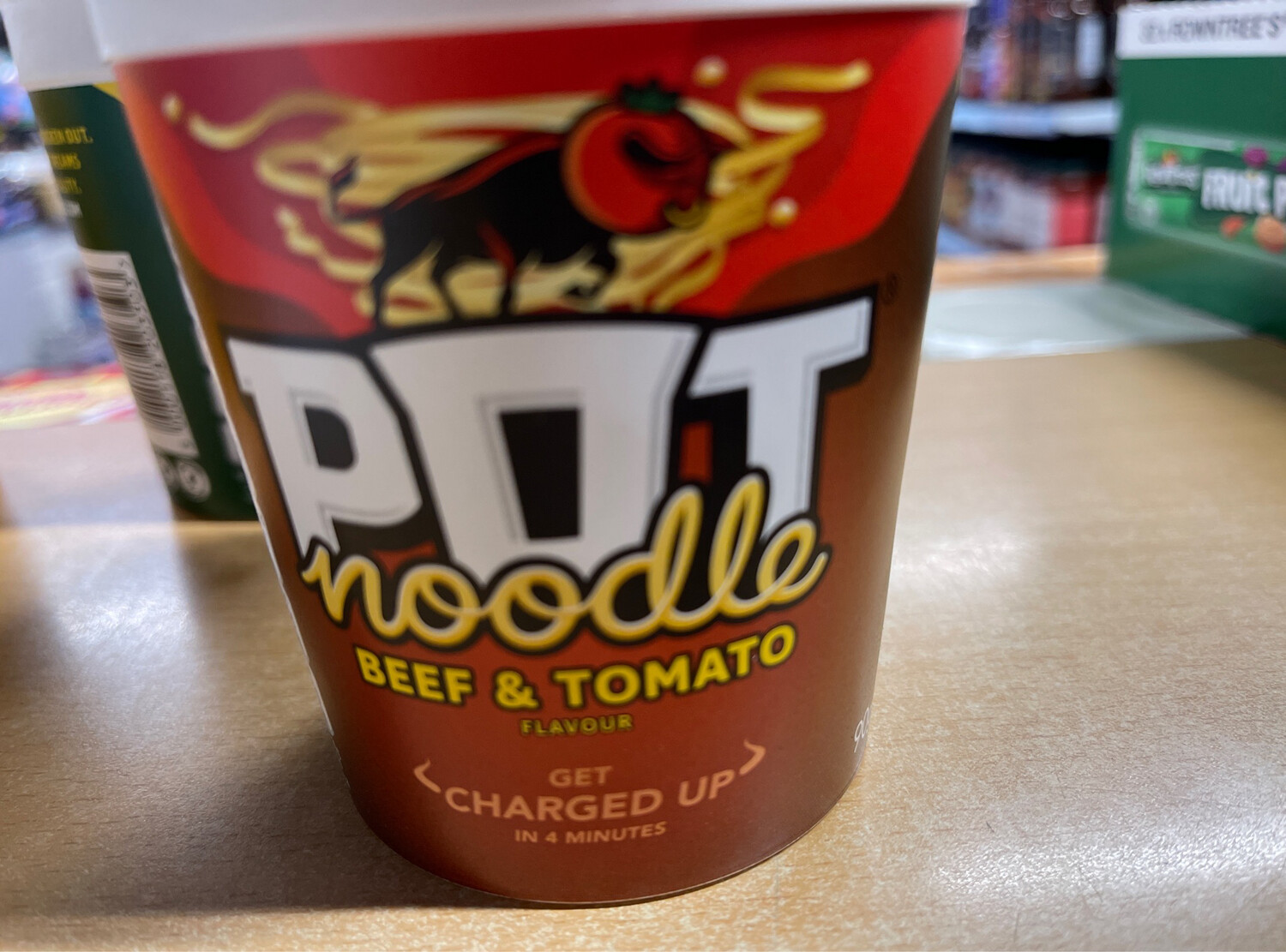 UK POT NOODLE BEEF & TOMATO 90G