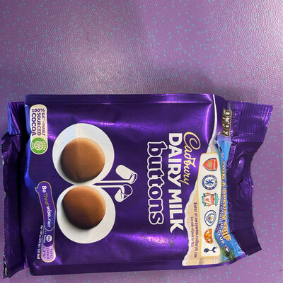 UK CADBURY DM BUTTONS