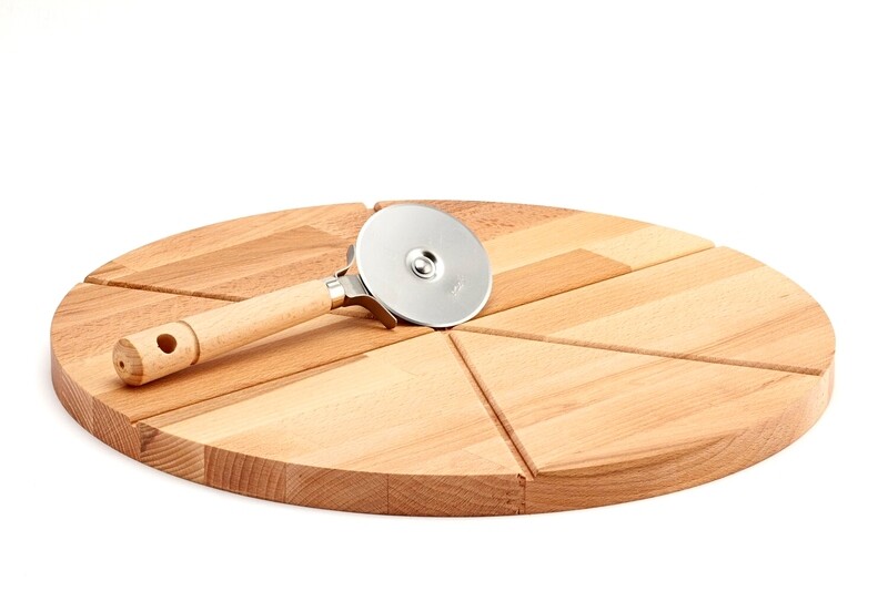 Beech-wood cutting board with pizza cutter