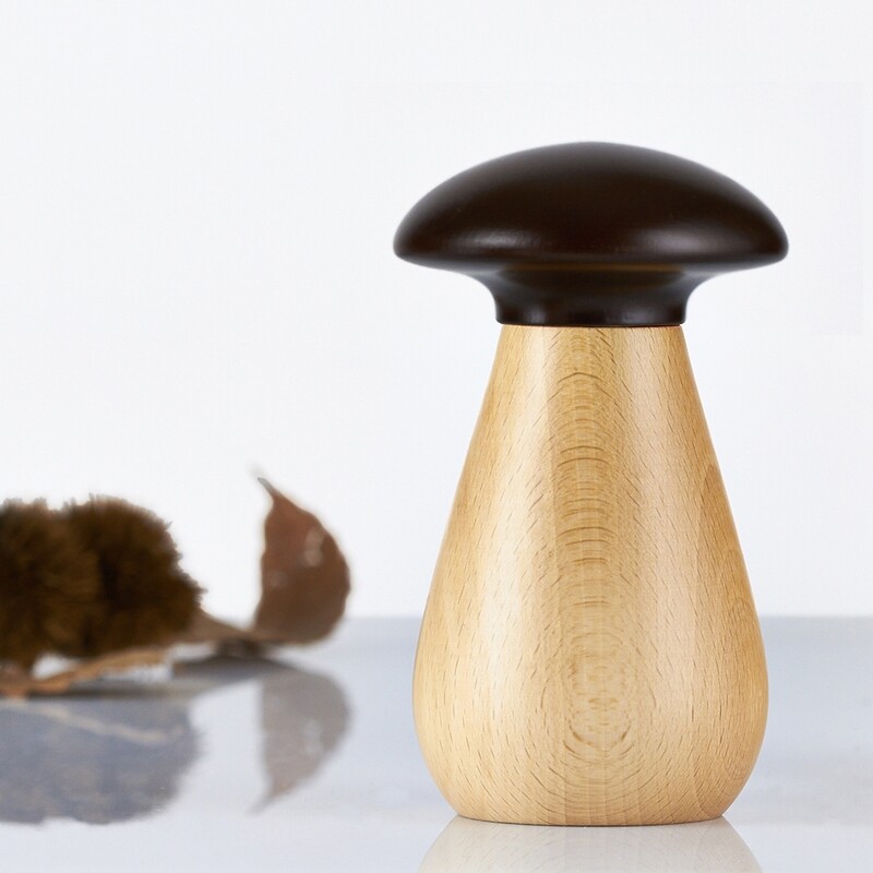 Macina spezie "Mushrooms" in faggio naturale con testa noce