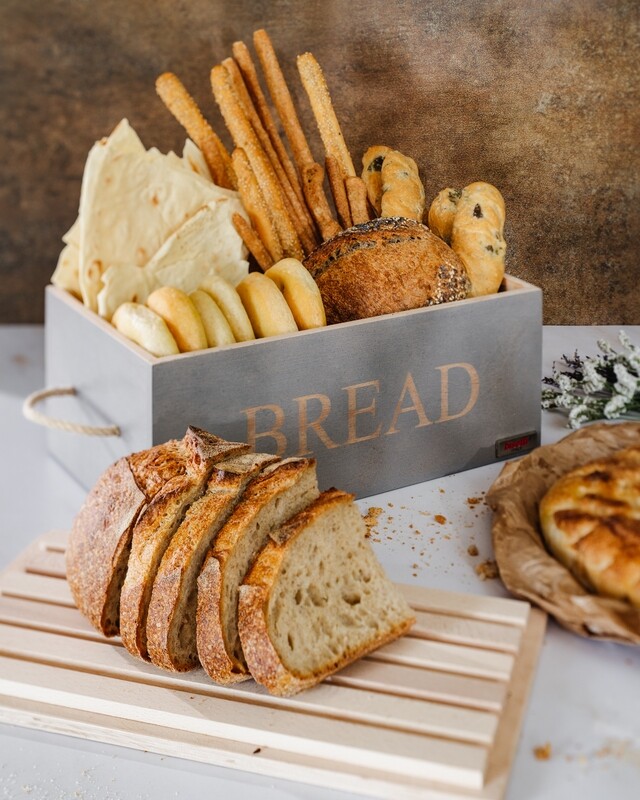 Bread box with beech-wood lid/cutting board "Pierre Gourmet"