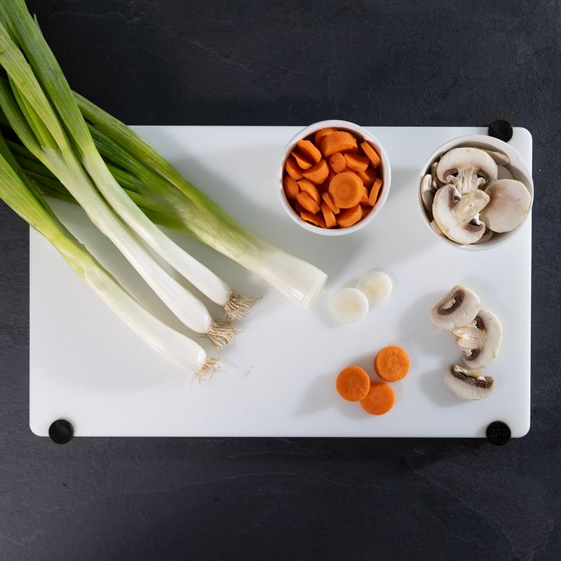 HD polyethylene chopping board – 4 black non-slip feet
