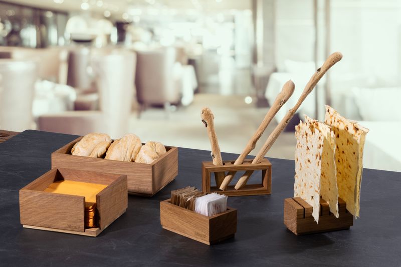 Acacia-wood bread basket "Smart table"