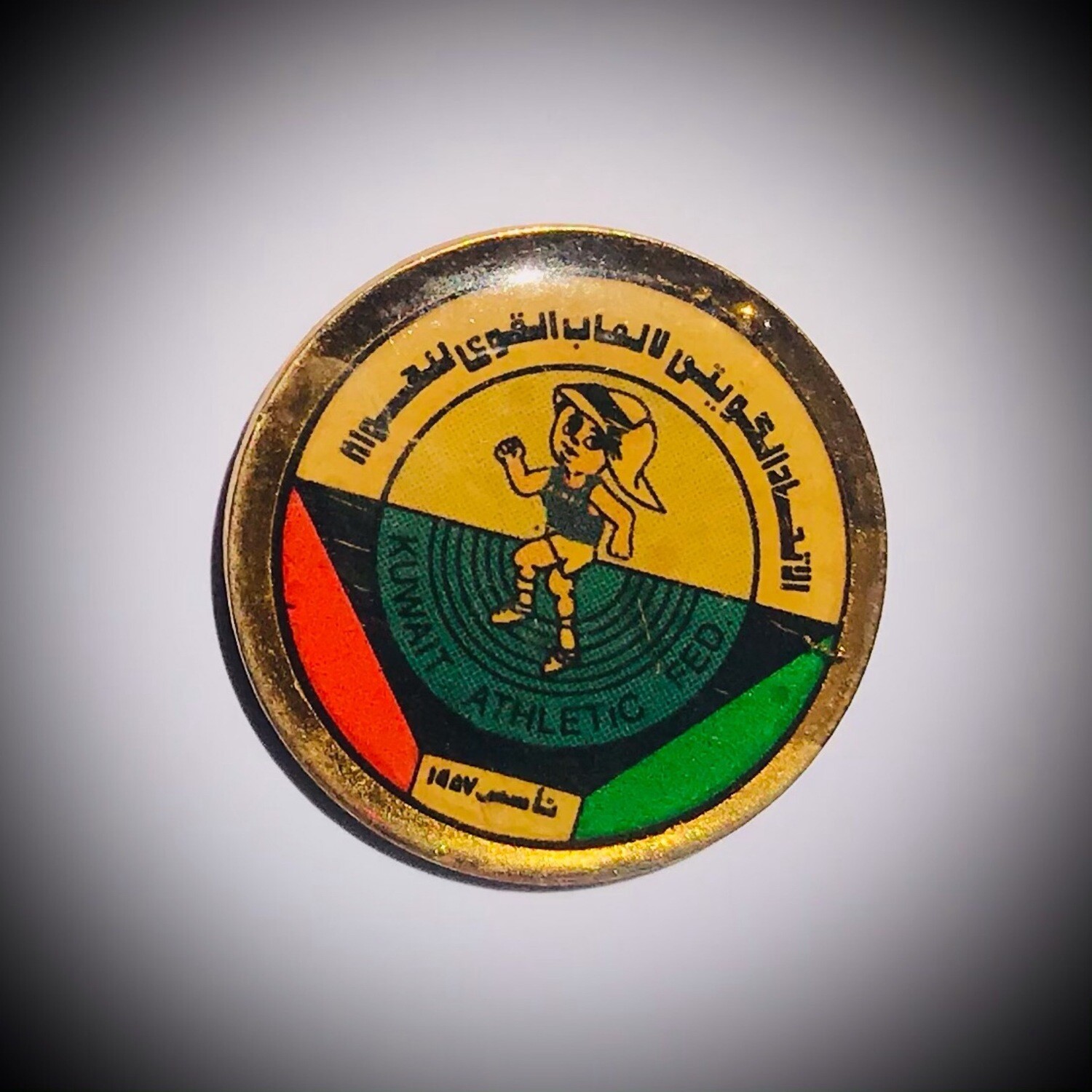 Kuwait athletics federation old pin badge 90s BP038
