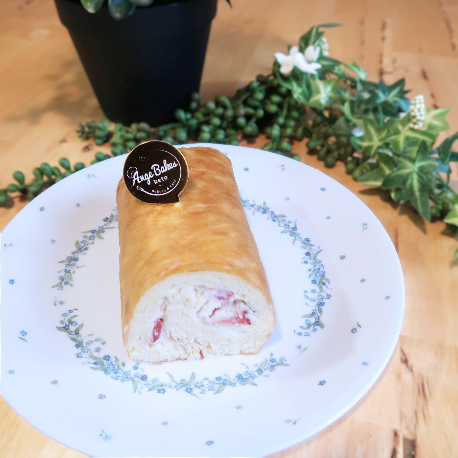 Keto Strawberry and Cream Swiss Roll