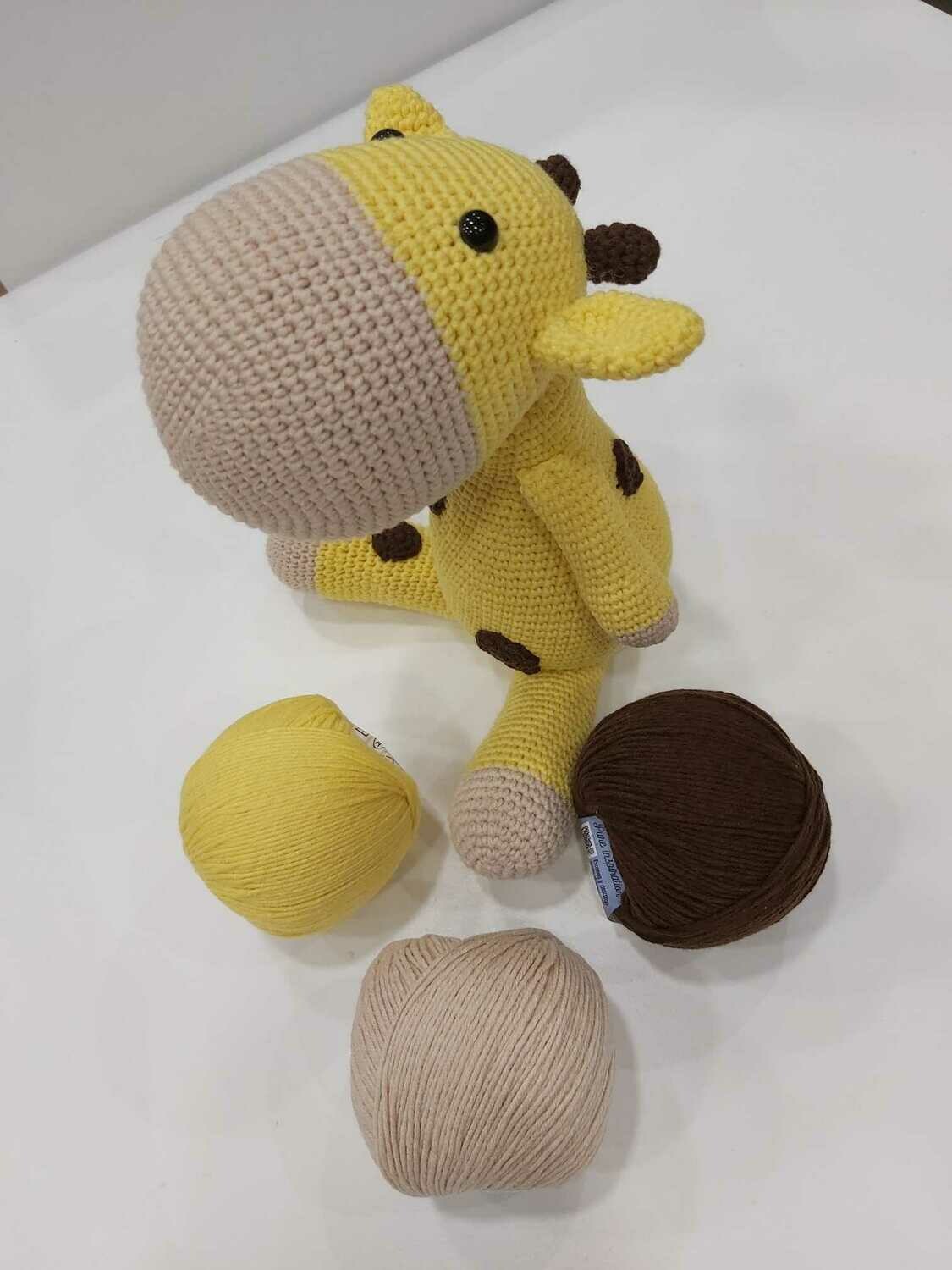 Jirafa de amigurumi hecho a mano