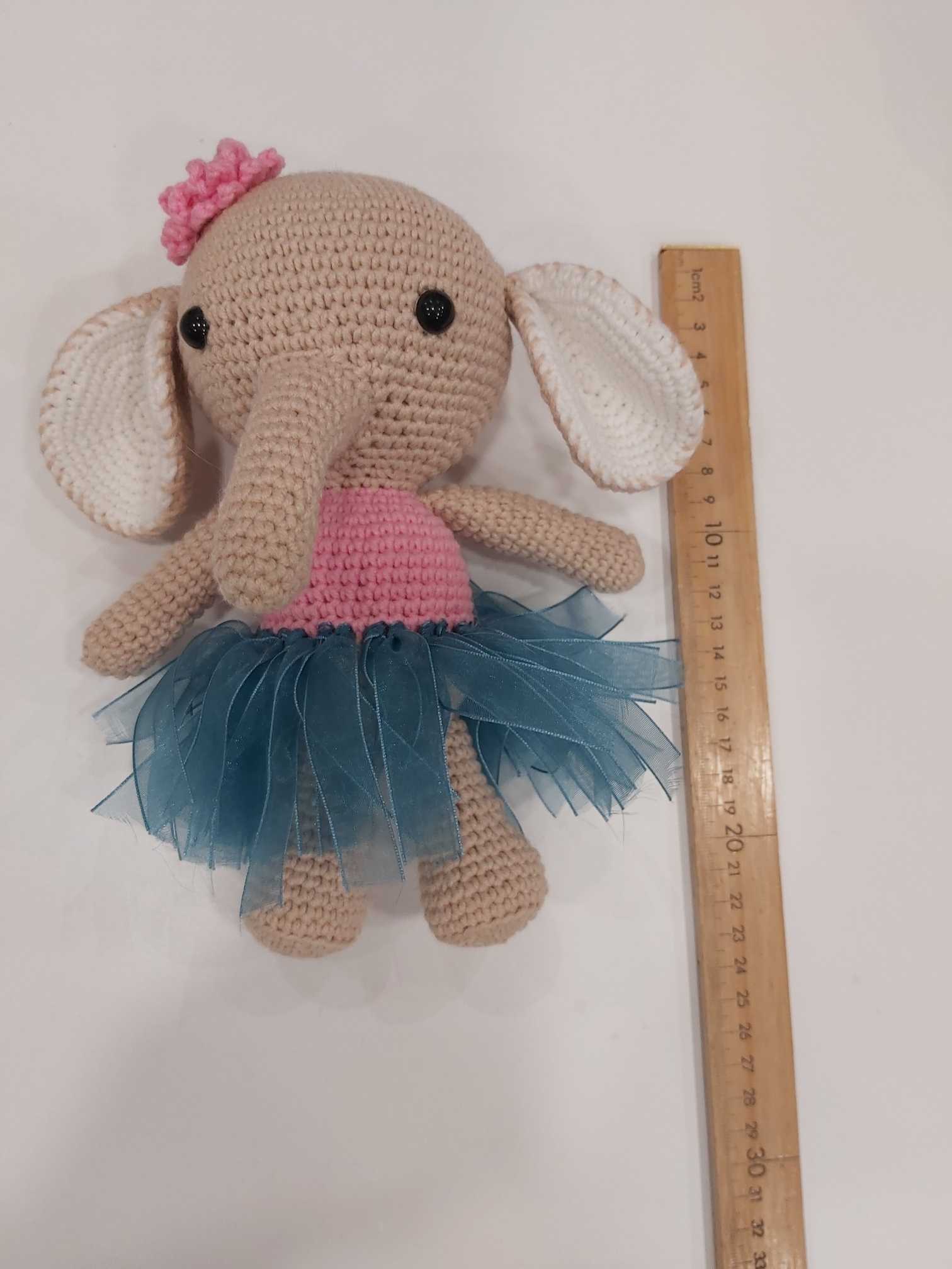 Elefante de amigurumi hecho a mano