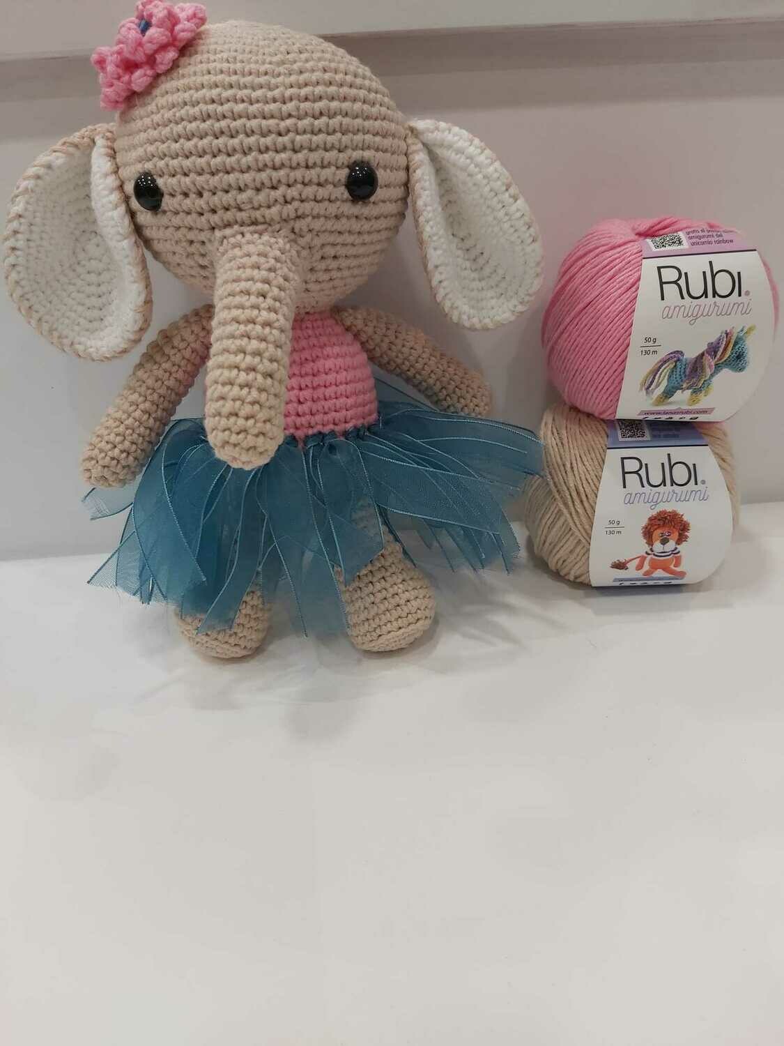 Elefante de amigurumi hecho a mano