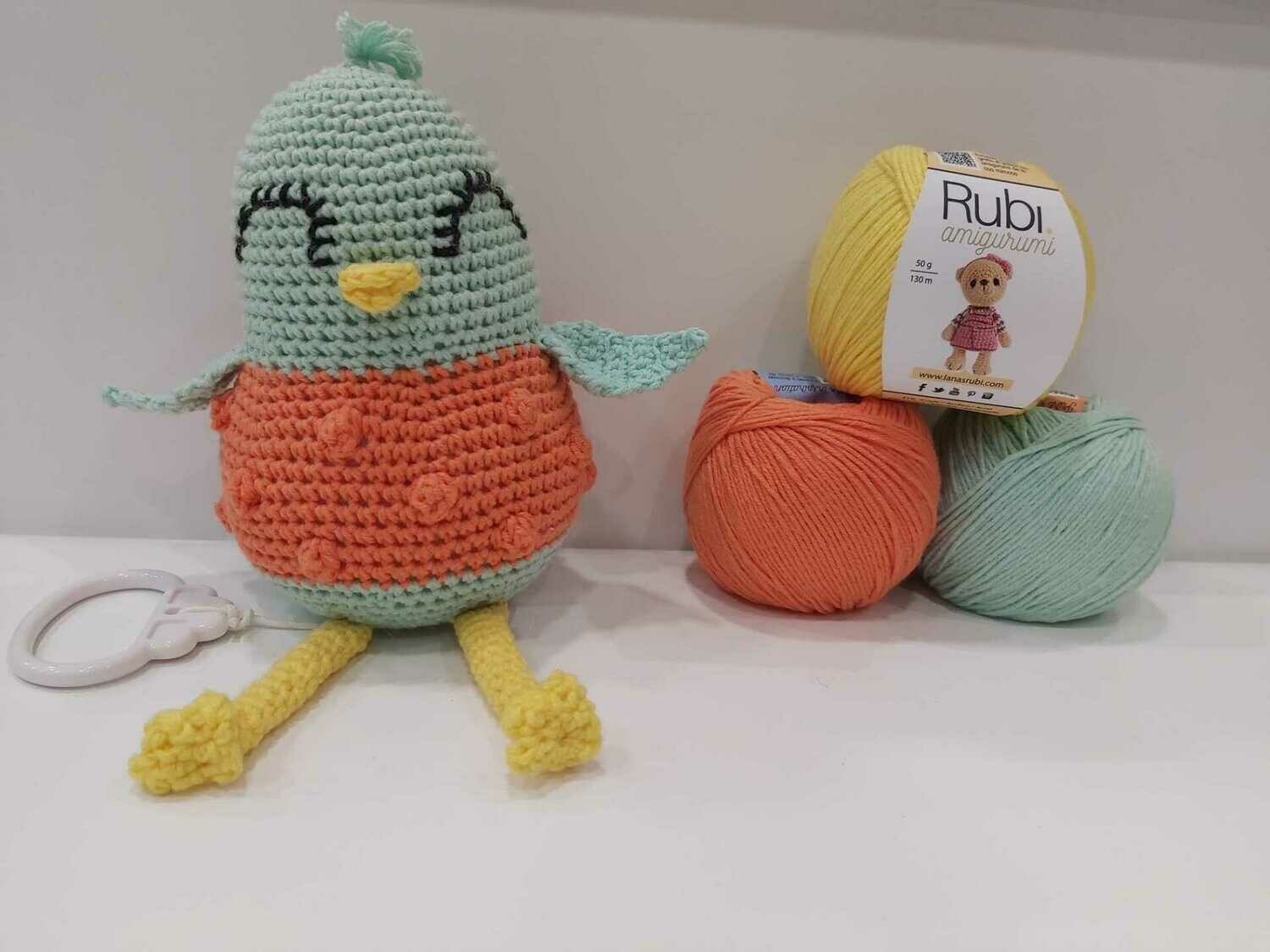 Pollito musical de amigurumi hecho a mano