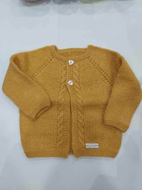 chaquetita de bebé hecha a mano