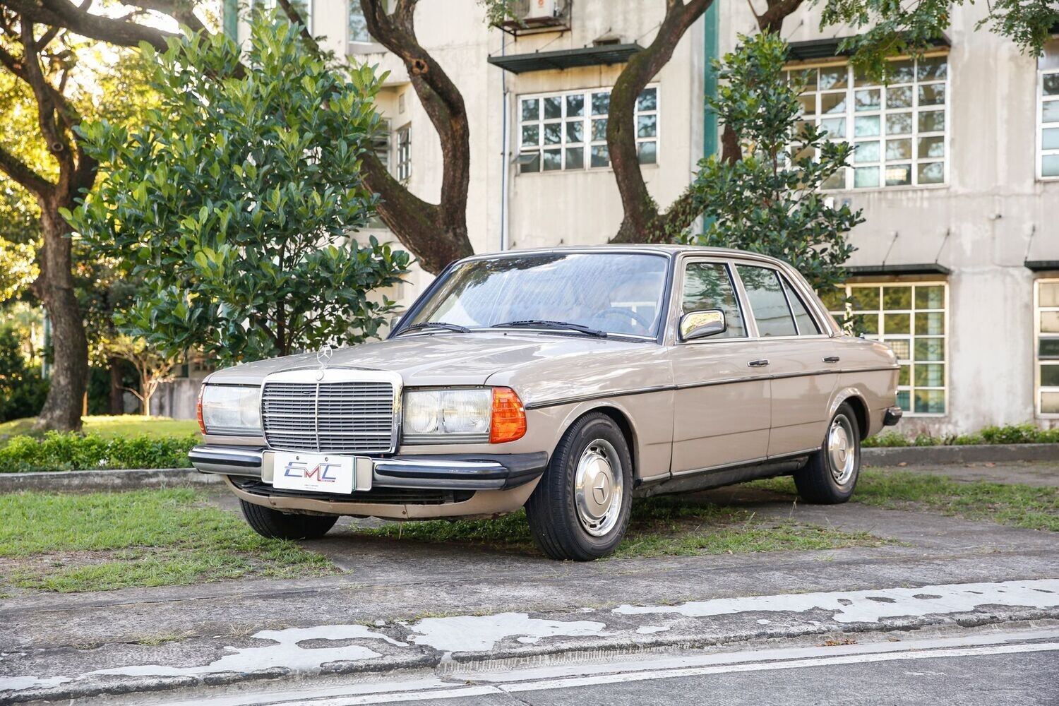 1983 MERCEDES BENZ 230E