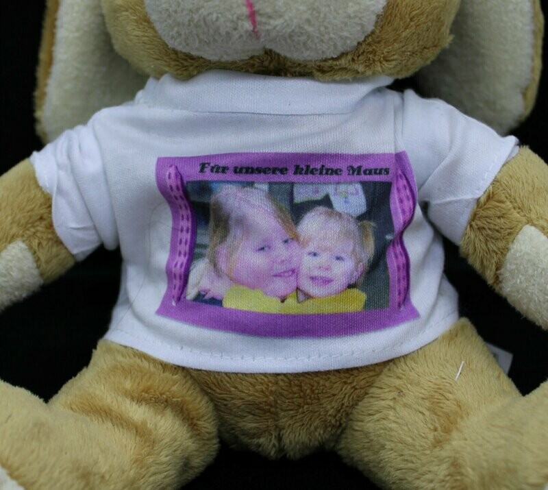 Stofftier Hase mit Ihrem Foto auf dem Shirt