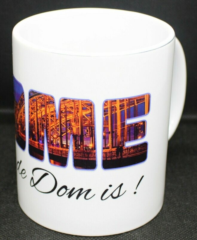 Tasse mit Fotobuchstaben HOME und Kölner Skyline