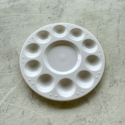 Round Plastic Paint Palette – 10 Well Mixing Tray