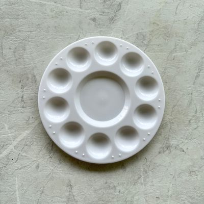 Round Plastic Paint Palette – 10 Well Mixing Tray