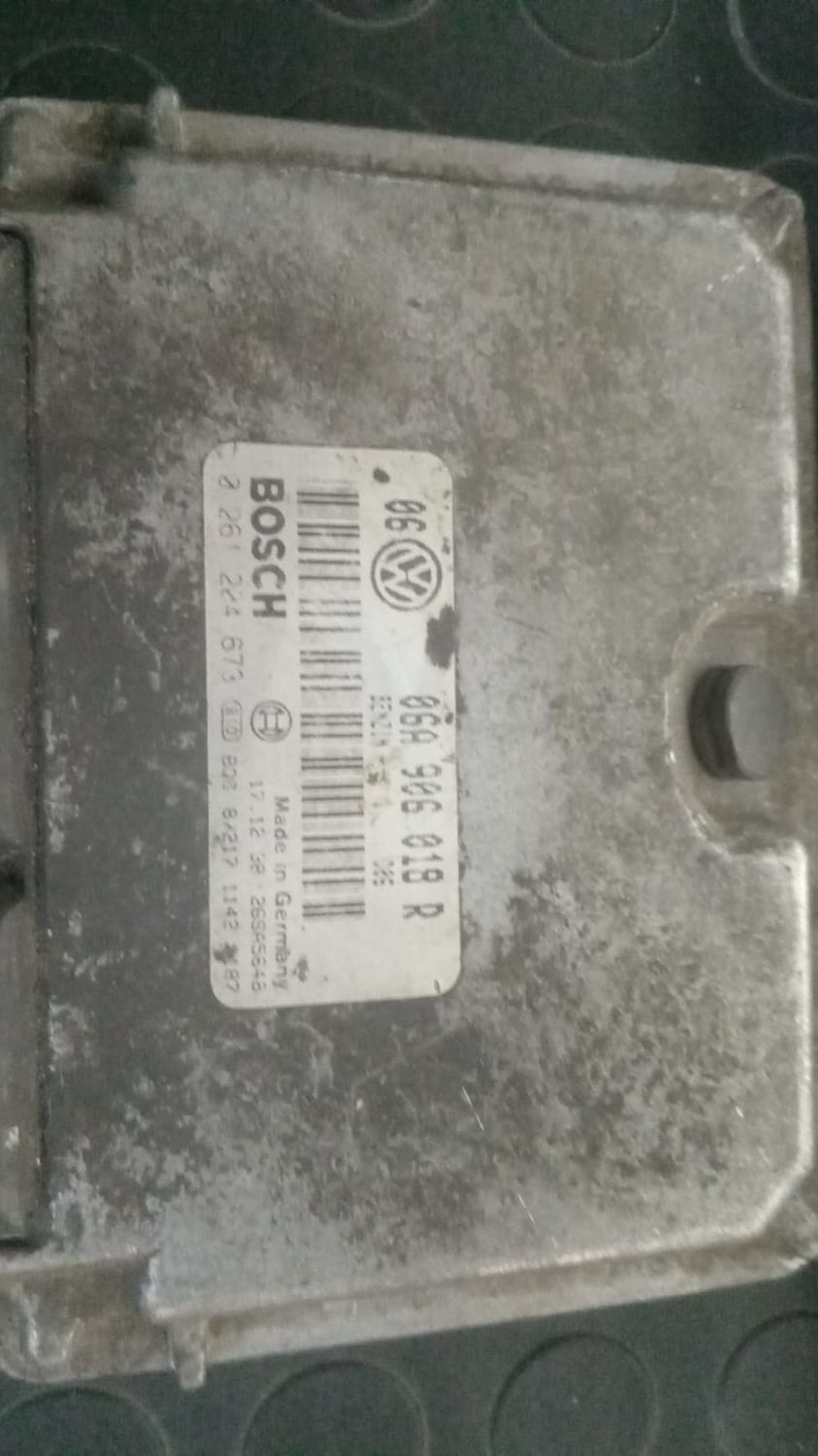 Volkswagen  GOLF 1.8   06A 906 018 R /  BOSCH 0 261 204 673, ENGINE CONTROL UNIT, Ecu B1/177