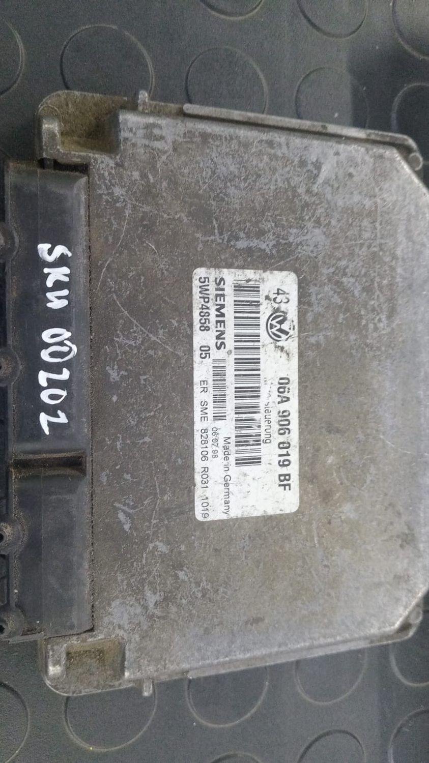 Volkswagen Golf  (06A 906 019 BF), SIEMENS 5WP4858, ECU Engine Control Unit B2/202