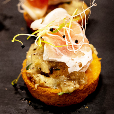 Sablé Parmesan et cavier d&#39;aubergine avec Goma Comba