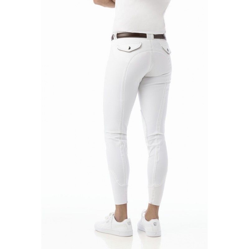 Sellerie Equideal à Saint-Dié 
Pantalon toute saison, respirant et stretch.
Surpiqûres en coloris contrasté, galbant la jambe et soulignant le fond découpé et les basanes tissu.
Equipée de poches cavalières à l’avant et de fausses poches pressionnées à l’arrière, toutes décorées de passepoils en coloris contrasté.
Ceinture élastique antidérapante avec passants doubles.
Large passant avec plaque poinçonnée au dos.
Bas de jambe extensible en élasthanne double épaisseur, qui facilite l’enfilage et garantit un positionnement fixe sans aucune gêne.
