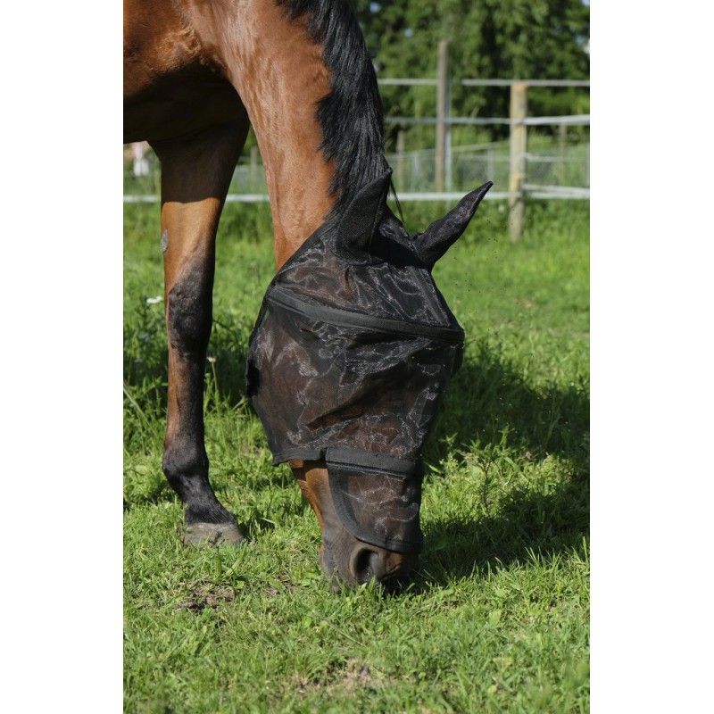Sellerie Equideal à Saint-Dié
Masque Equithème anti mouches en mesh 100% P.V.C. conçu pour éviter les frottements sur les yeux grâce à un renfort unique.
- Avec protection de nez amovible.
- Fermeture par bande auto-agrippantes.
- Protection anti-UV 50