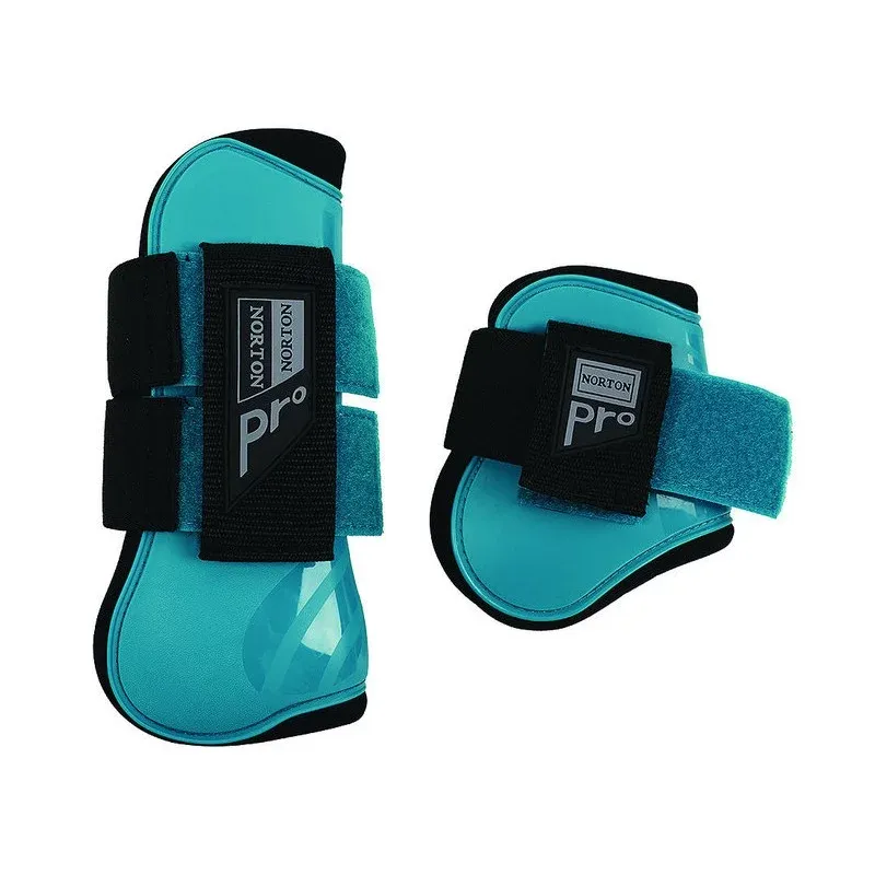 Sellerie Equideal à Saint-Dié 

Bon plan 
Moitié prix 
-50%

Protège-tendons haute technologie avec zone souple formée par une découpe anatomique du haut de la coque pour une plus grande liberté de mouvements.

Coque souple en plastique moulé doublé d&#39;un épais néoprène avec bords arrondis recouvert de jersey noir.

Deux larges velcros double face montés sur double épaisseur d&#39;élastique couplés d&#39;un rabat garantissent une fermeture fiable sans point de pression.

Vendus avec protège-boulets anatomiques assortis aux guêtres.

Cet ensemble est la réponse à vos attentes et à celles de votre monture.

Composition

PVC

Néoprène

Conseils d&#39;entretien

Passez une brosse dure propre pour enlever les résidus et la poussière. Si besoin nettoyer à l&#39;eau claire.