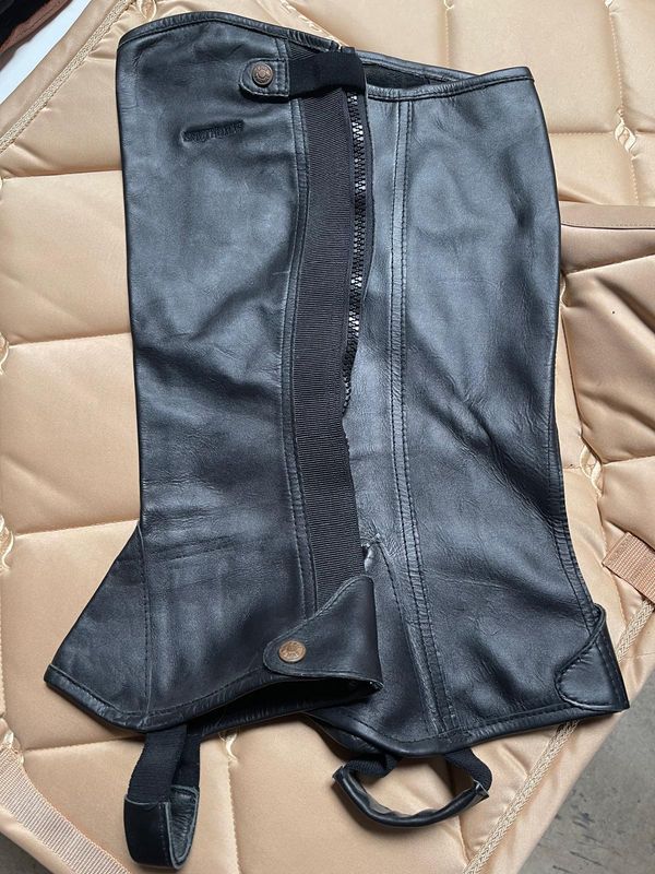 Sellerie Equideal à Saint-Dié

Déstockage

Mini chaps de la marque Eric Thomas

en taille: XL

de couleur: noir