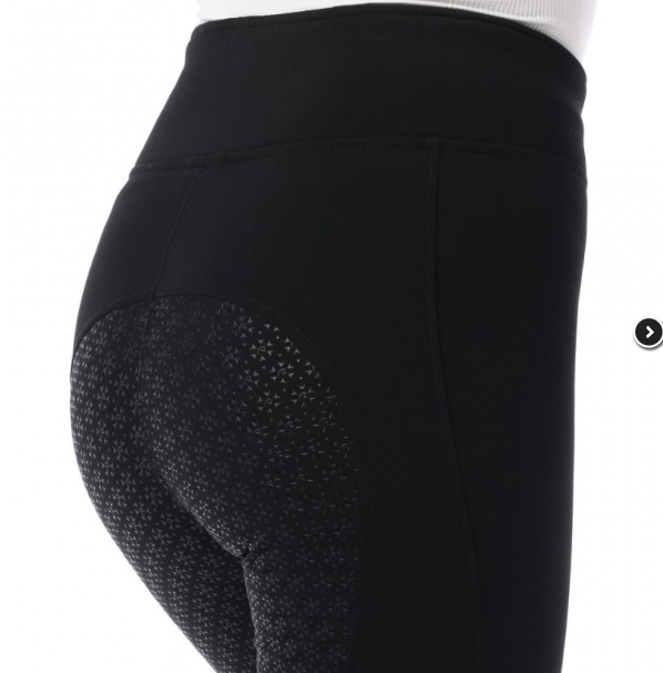 L&#39;indispensable de l&#39;hiver !
Pantalon chaud et confortable, déperlant et coupe-vent avec une haute extensibilité.
Séchage rapide.
Poche téléphone sur le côté, fermée par un zip.
Polaire à l&#39;intérieur de la ceinture pour plus de confort.
Ceinture haute à l&#39;arrière pour le maintien.
Fond silicone.
Composition : 95 % polyester, 5 % élasthanne.
Lavable en machine à 30°C.