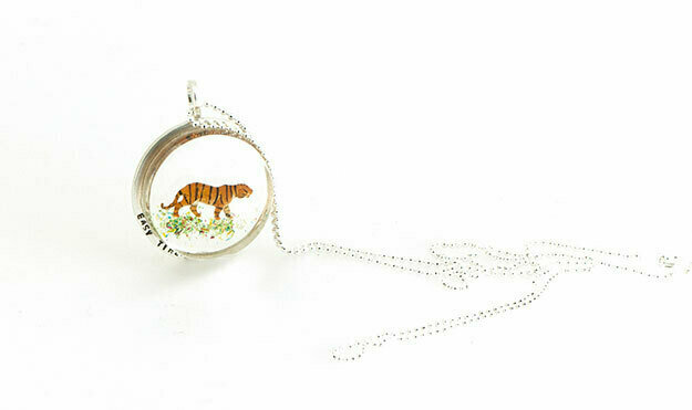 Easy tiger necklace (small)