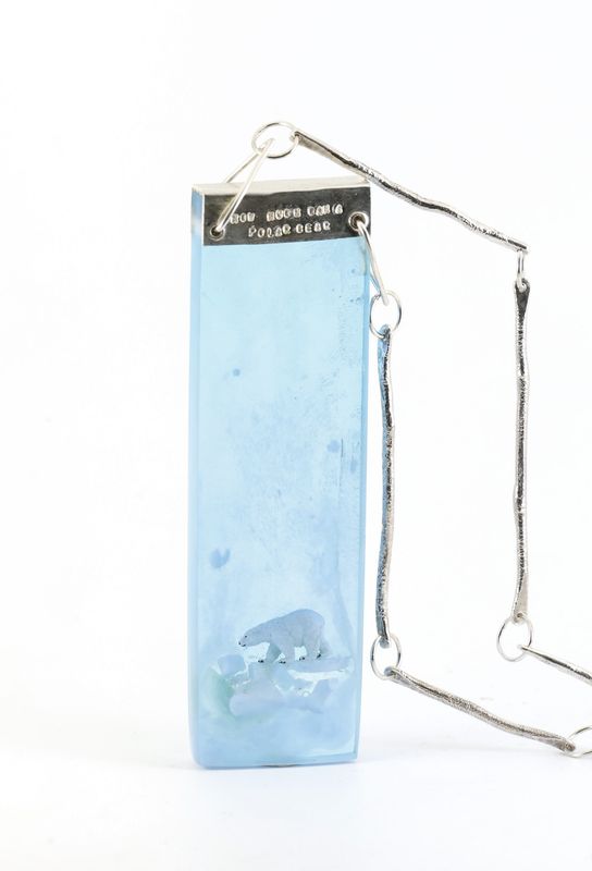 Solo Voyager – Polar Bear Statement Necklace