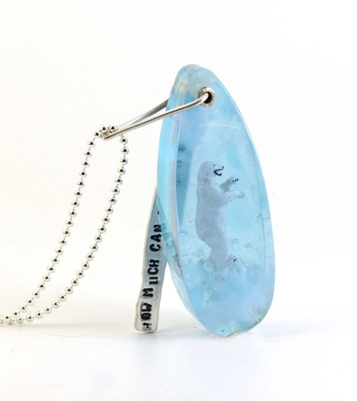 Solo Voyager – Polar Bear Ovoid Necklace