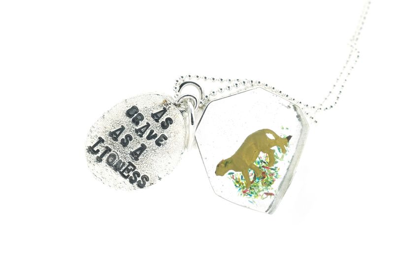 Midget Gem Pendant – As Brave As a Lioness (No.2)