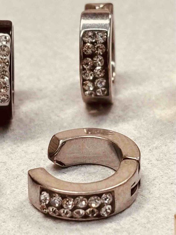 ORECCHINO FAKE (NO BUCO) CON STRASS