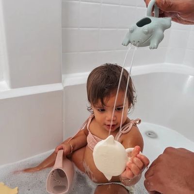 Nouka Scoop &amp; Sprinkle Water Animals - BY THE SEA