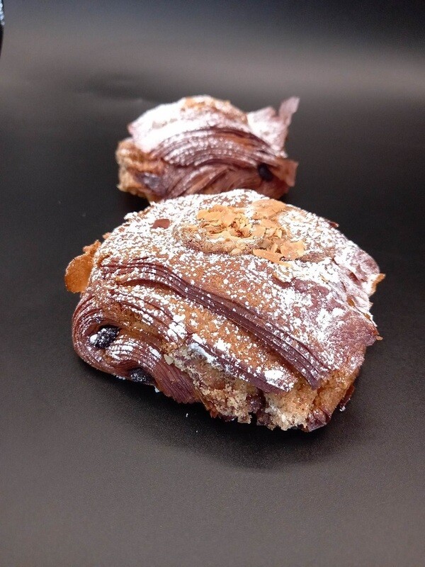 PAIN AU CHOCOLAT-AMANDES